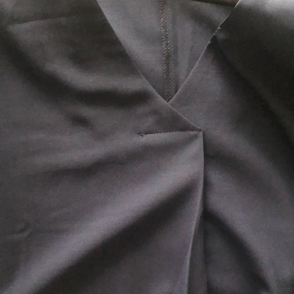 SHEIN V-Neck Roll Up Sleeve Dip Hem Blouse - Picture 5 of 6